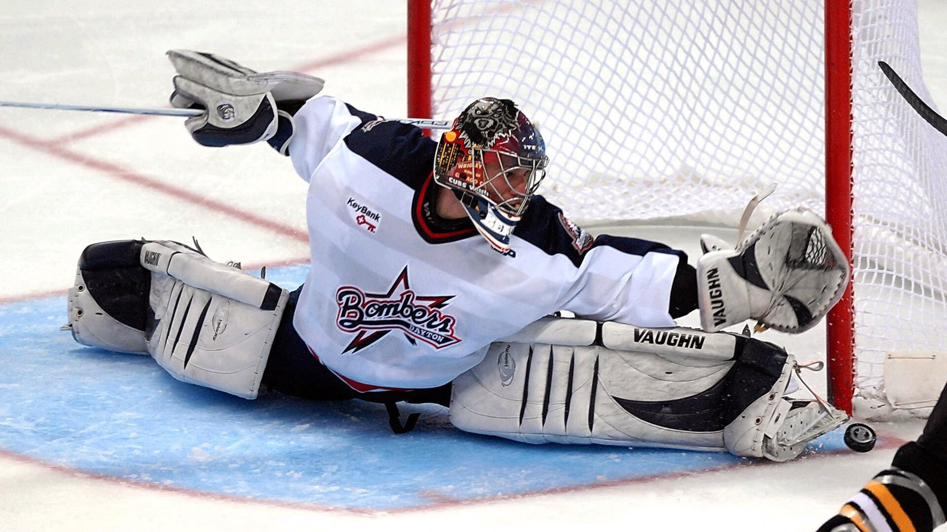 -“智能引擎：科技革新引领新速度”，智能科技引领世界下联